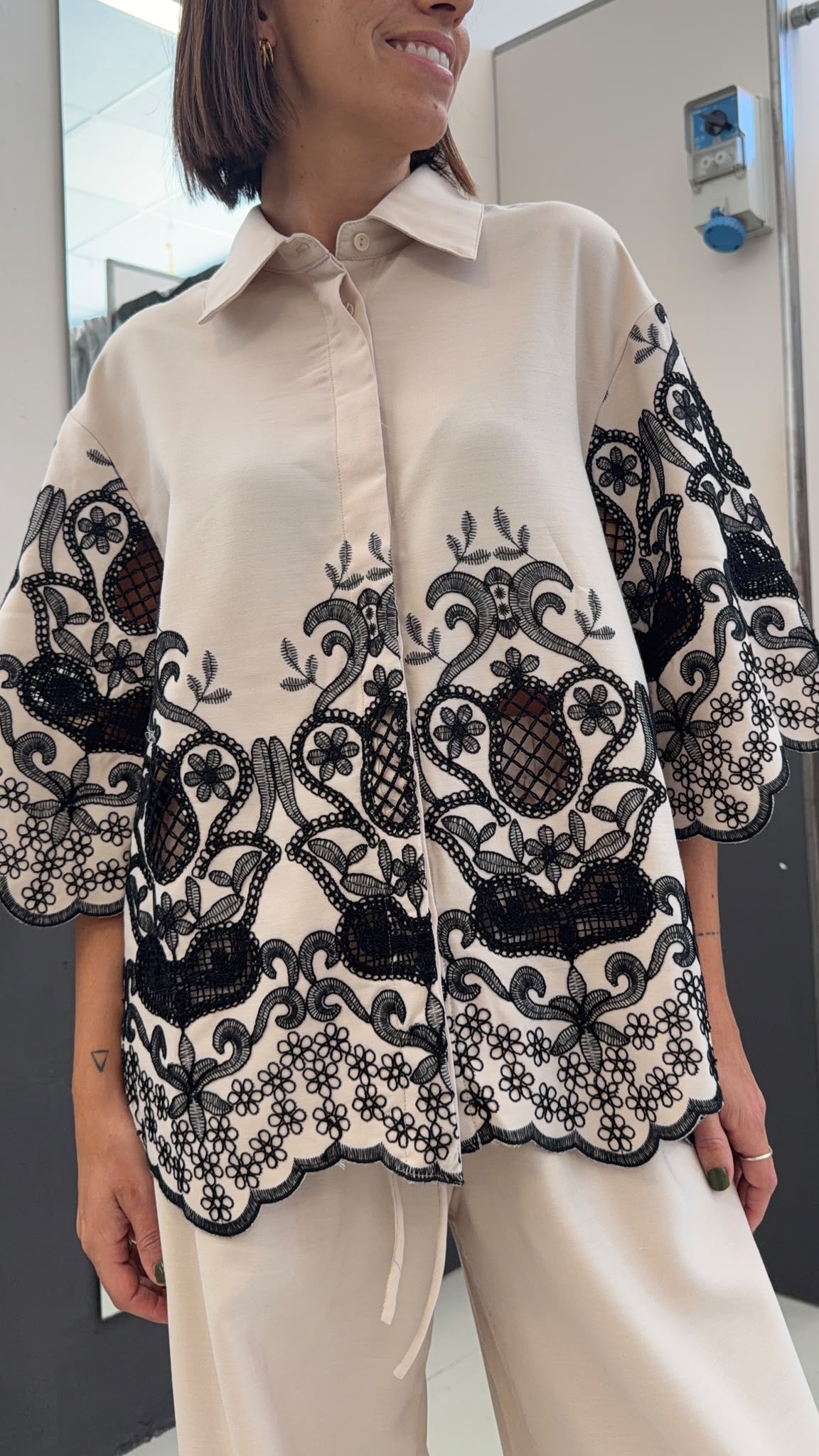 con ricami in pizzo AN5726BEIGE GLAMOROUS
