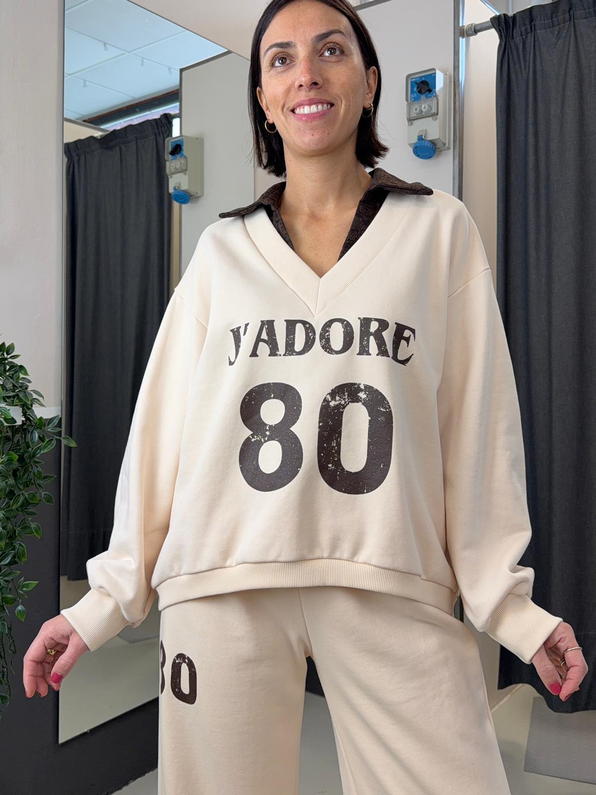 over con scollo a "v" e scritta KXMA2433NOCCIOLA KIKISIX