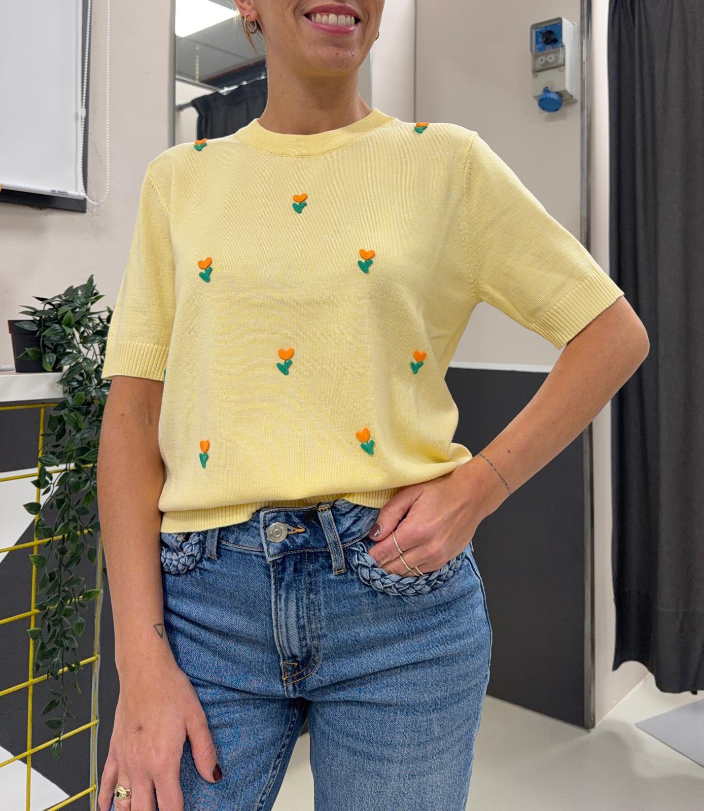 In maglia colore giallo 61C/10252PANNA COMPANIA FANTASTICA