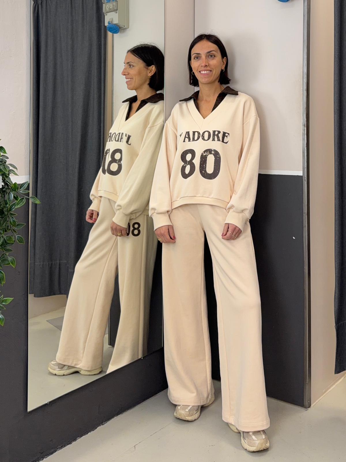 over con scollo a "v" e scritta KXMA2433NOCCIOLA KIKISIX